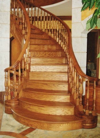 Деревянная лестница в доме и квартире