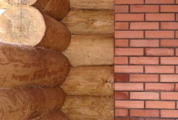 Строить деревянный или кирпичный дом