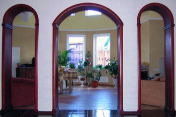 Стильные дверные арки в интерьере